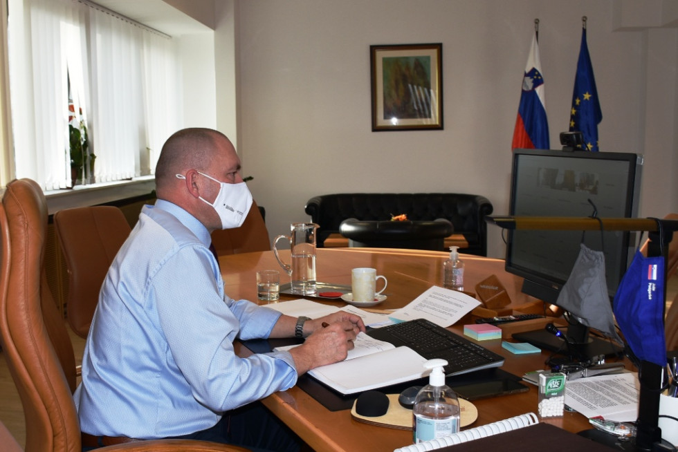 Minister dr. Podgoršek na avdiovizualni 7. seji Sveta za kmetijstvo in podeželje