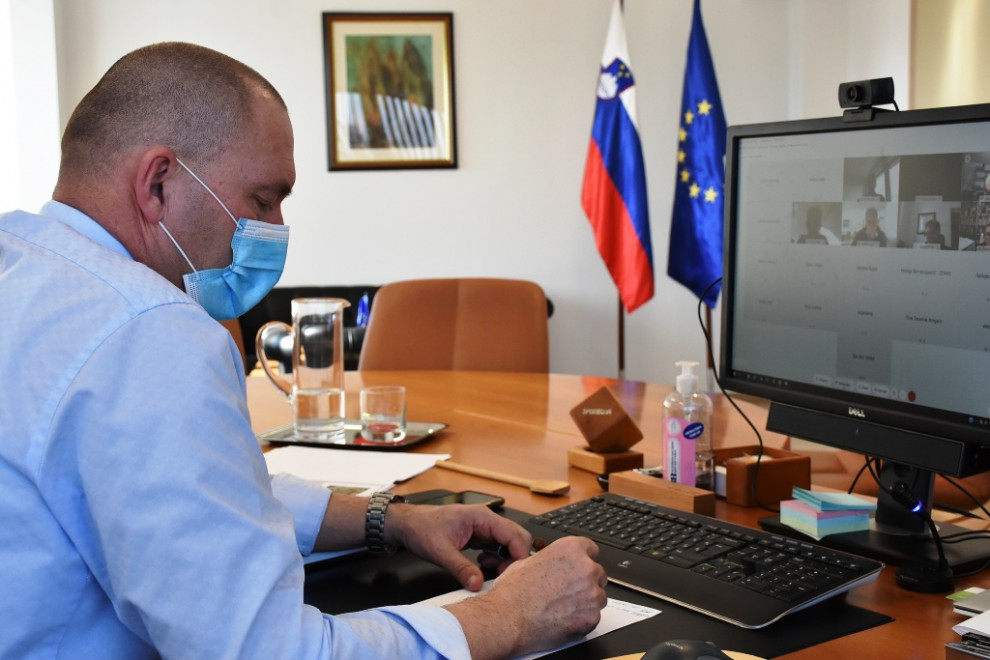 Minister dr. Jože Podgoršek na seji Sveta za vinogradništvo in vinarstvo