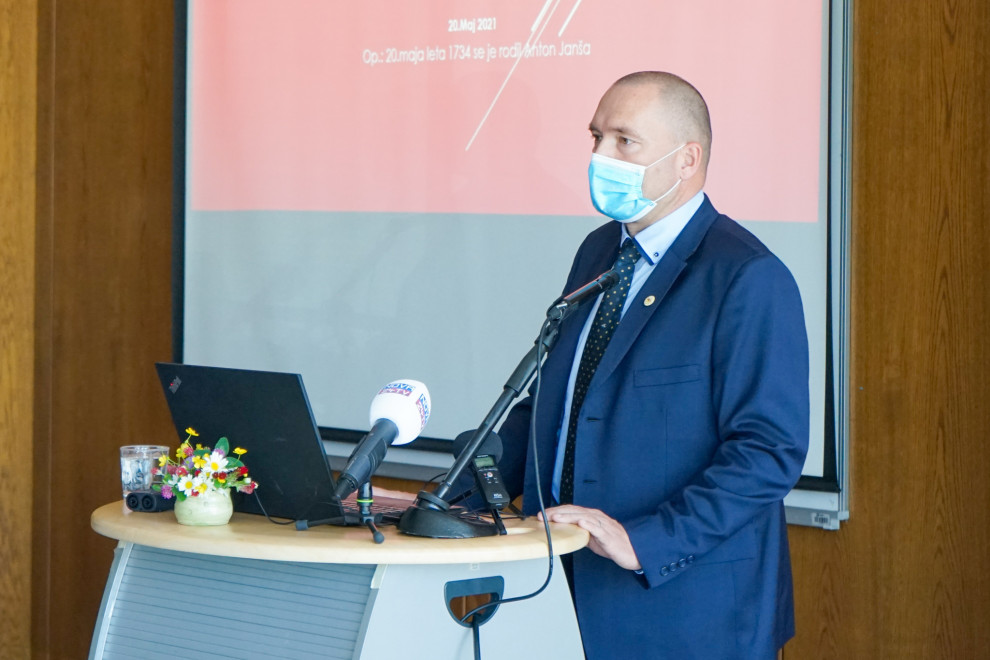 Minister dr. Jože Podgoršek na predstavitvi nagrade Zlata čebela