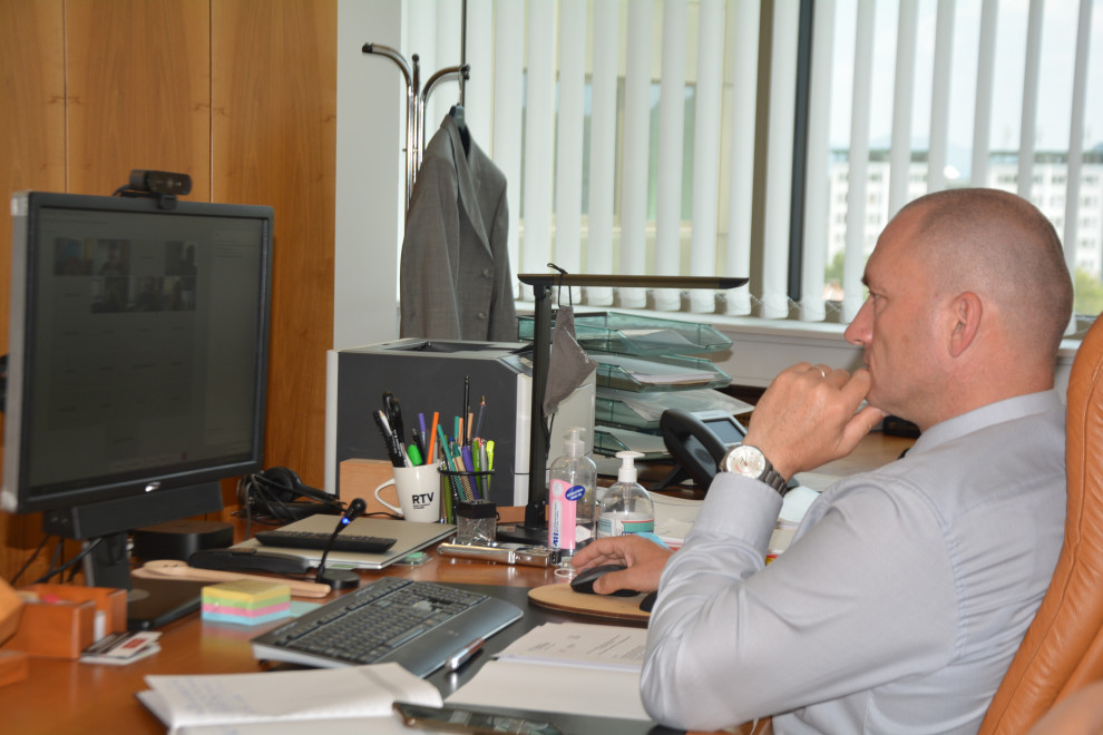 Minister dr. Podgoršek na video seji Sveta za OMD