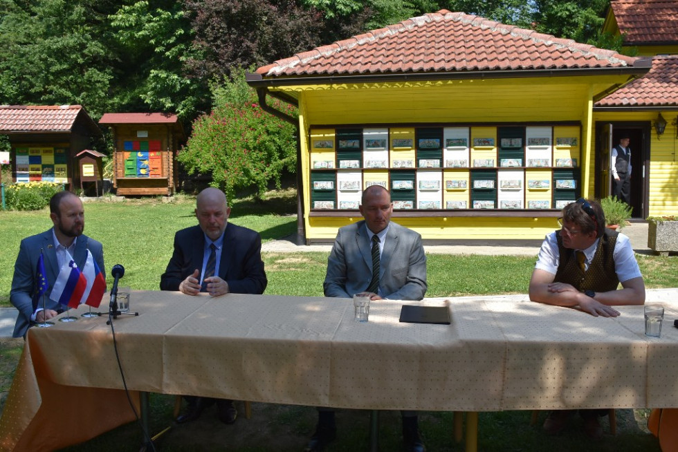 Slovenski in češki minister za kmetijstvo - dr. Podgoršek in Toman ter predsednik ČZS Boštjan Noč na novinarski konferenci