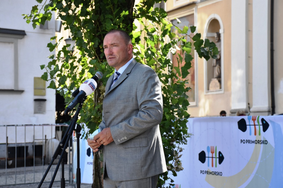 Minister med svojim uvodnim nagovorom. 