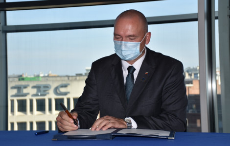 EKO dan 5 (Minister dr. Jože Podgoršek signing the declaration )