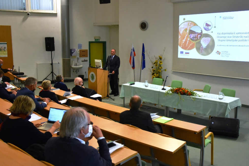 Minister dr. Podgoršek na konferenci ob svetovnem dnevu hrane