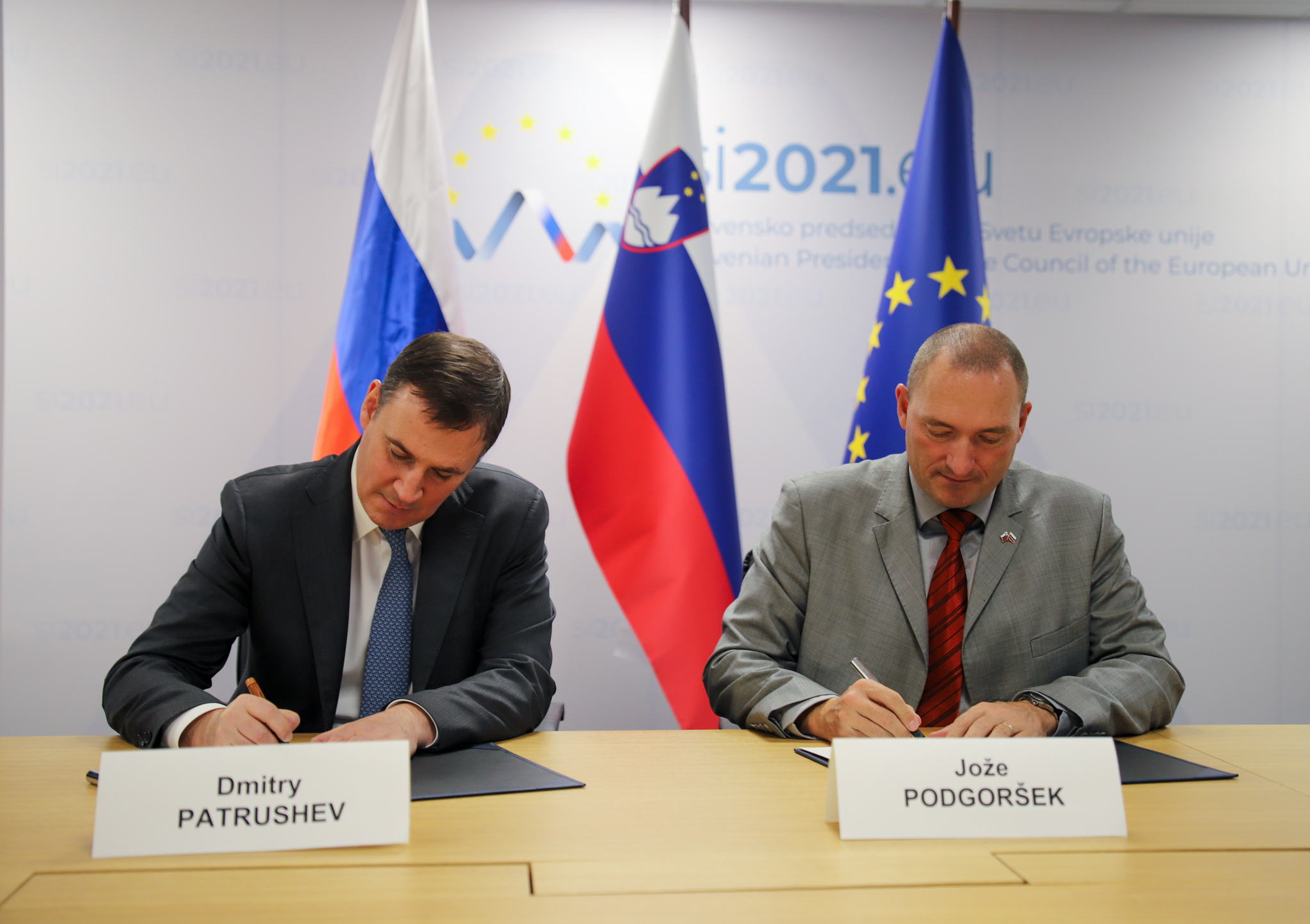 Minister Jo e Podgor ek Z Ruskim Kolegom Dmitrijem Patru evim O 