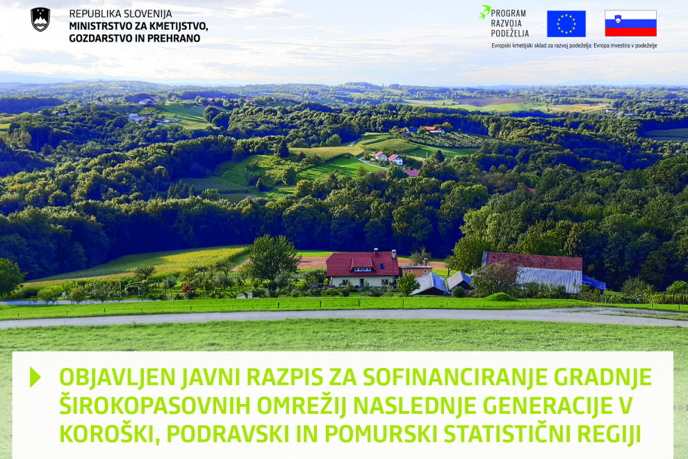 Slika ruralnega območja in okoliških hribov