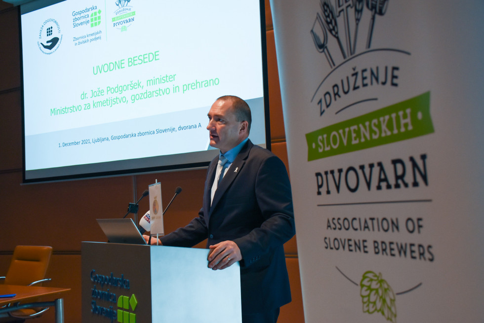 Minister dr. Podgoršek na podpisu zavez  pivovarjev