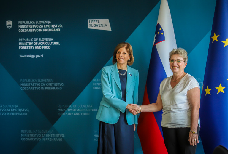Minister Šinko and Commissioner Kyriakides on food safety