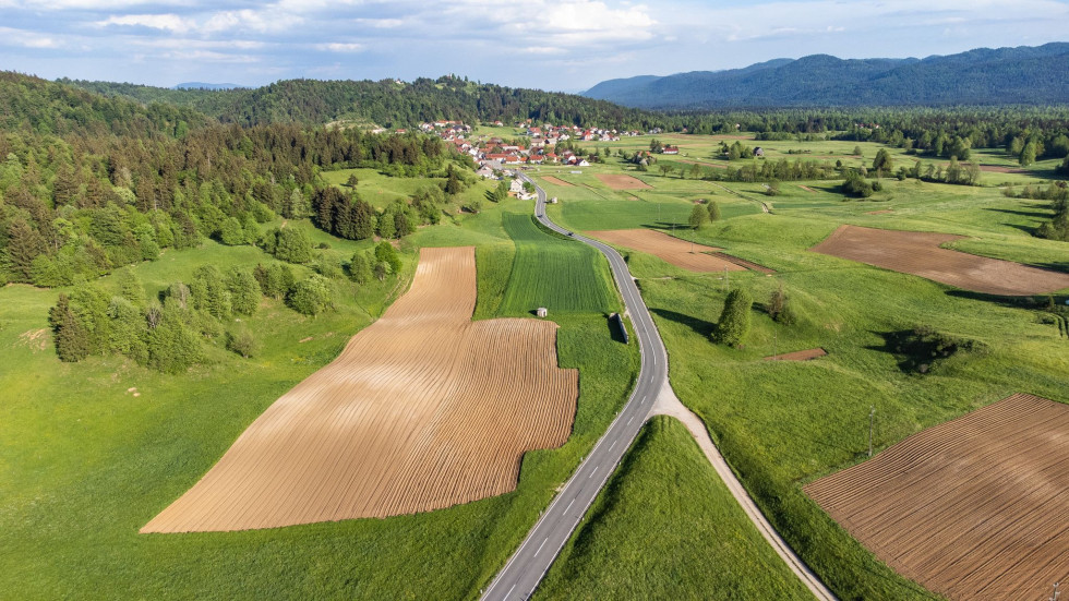 Urejena kmetijska krajina - Hotedršica