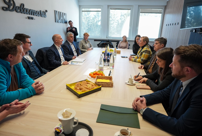 Ministrica Čalušić ob obisku Primorsko-notranjske regije poudarila pomen prehranske varnosti