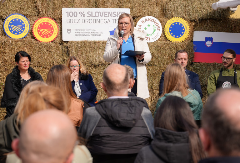 The Slovenian flag guarantees that agricultural products or food are 100% Slovenian in origin