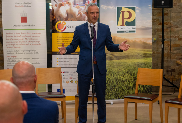 Minister Cigler Kralj na srečanju perutninarjev poudaril pomen tradicije perutninarstva v Sloveniji 