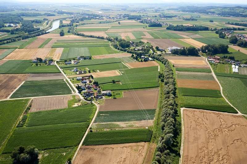 Pogled na kmetijsko pokrajino iz zraka
