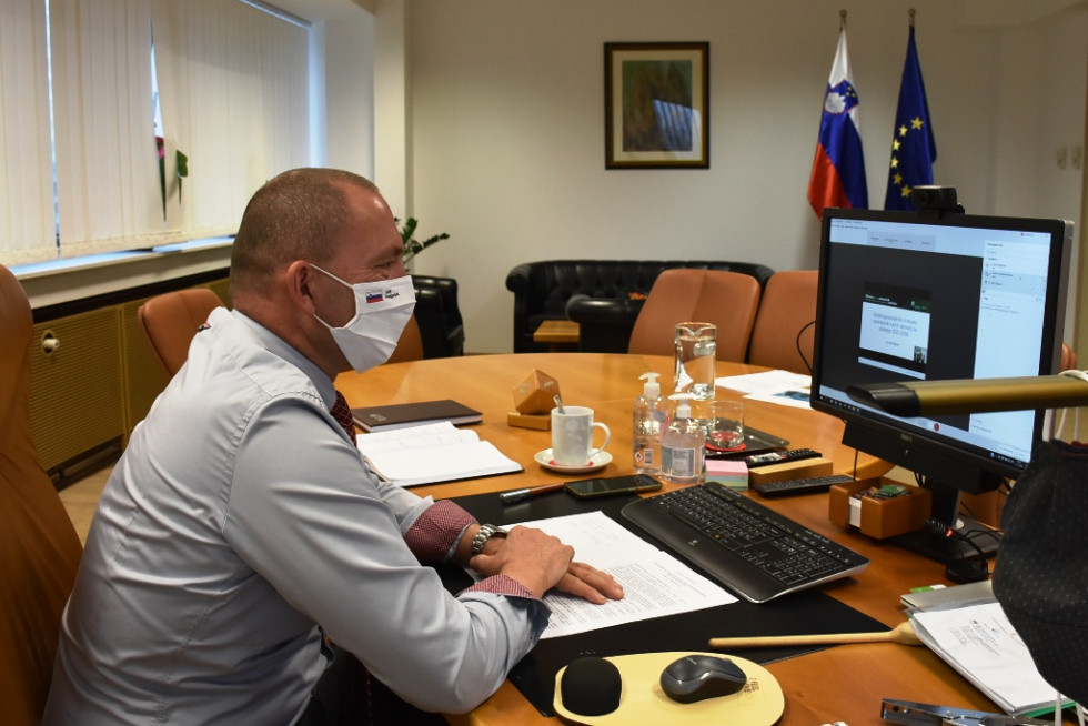 Minister dr. Podgoršek na današnji avdiovizualni konferenci