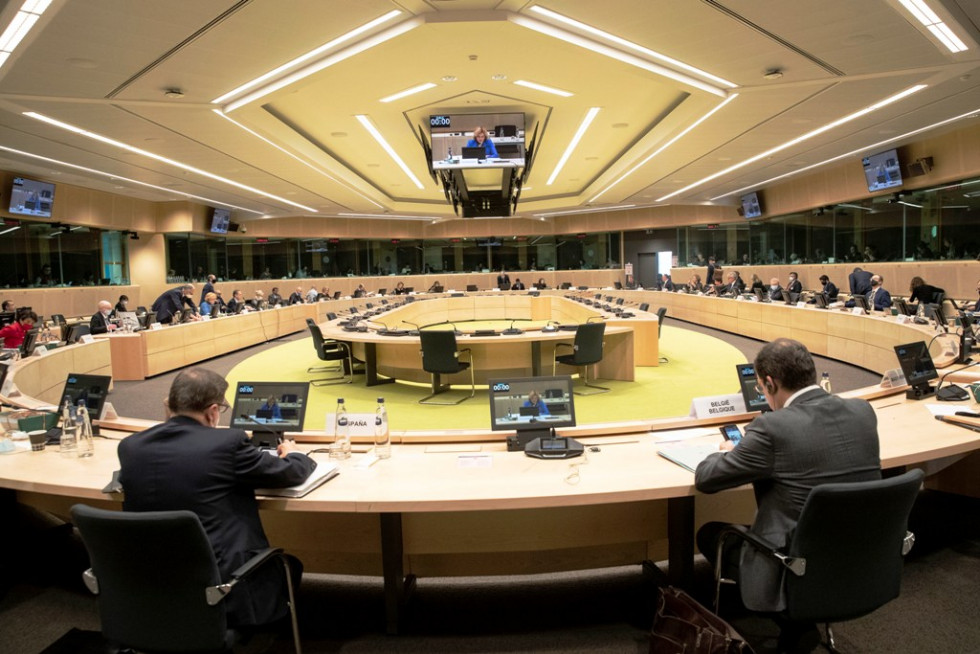 Round table, ministers sitting 