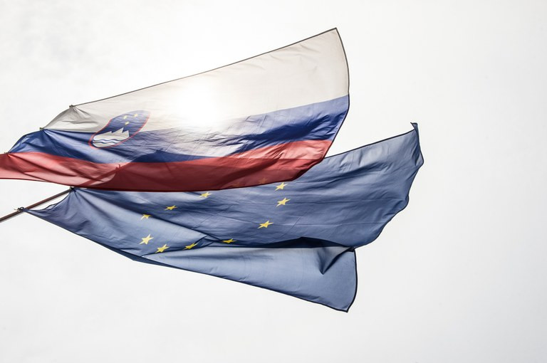 Slovenska in EU zastava