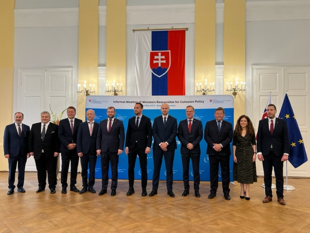Udeleženci na zasedanju skupine V4+4 in Španije v Bratislavi