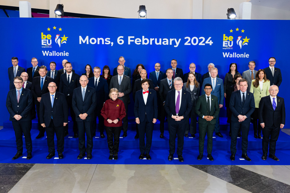 Skupinska fotografija ministrov in ministric za kohezijo v državah Evropske unije