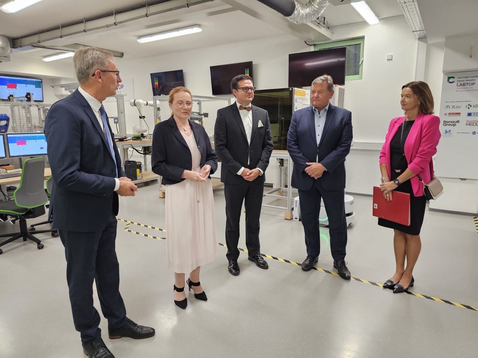 Minister visits public research institute Rudolfovo as part of government visit to southeastern Slovenia
