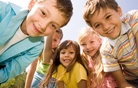 Depositphotos 11127128 L (Children looking at the camera.)