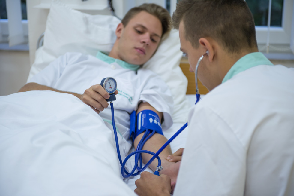 Izvajanje praktičnega pouka, merjenje krvnega pritiska