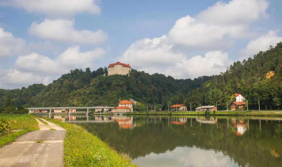 Brestanica v Posavju. Pogled na pokrajino.