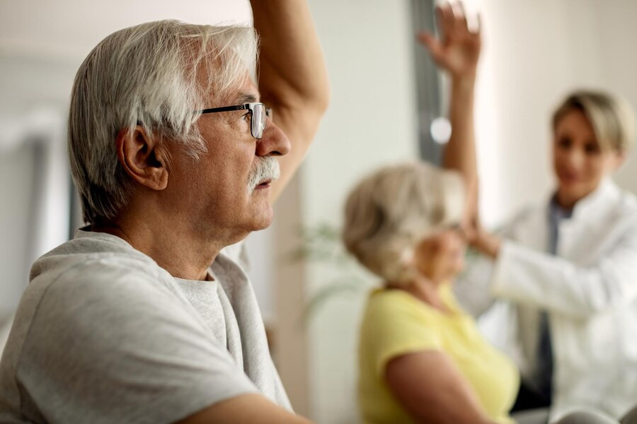 Symbolic photo. An elderly man and a woman at a recreational event.
