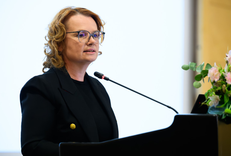 Ministrica dr. Monika Kirbiš Rojs: »Poenostavitev« ne sme ostati le beseda v govorih politikov