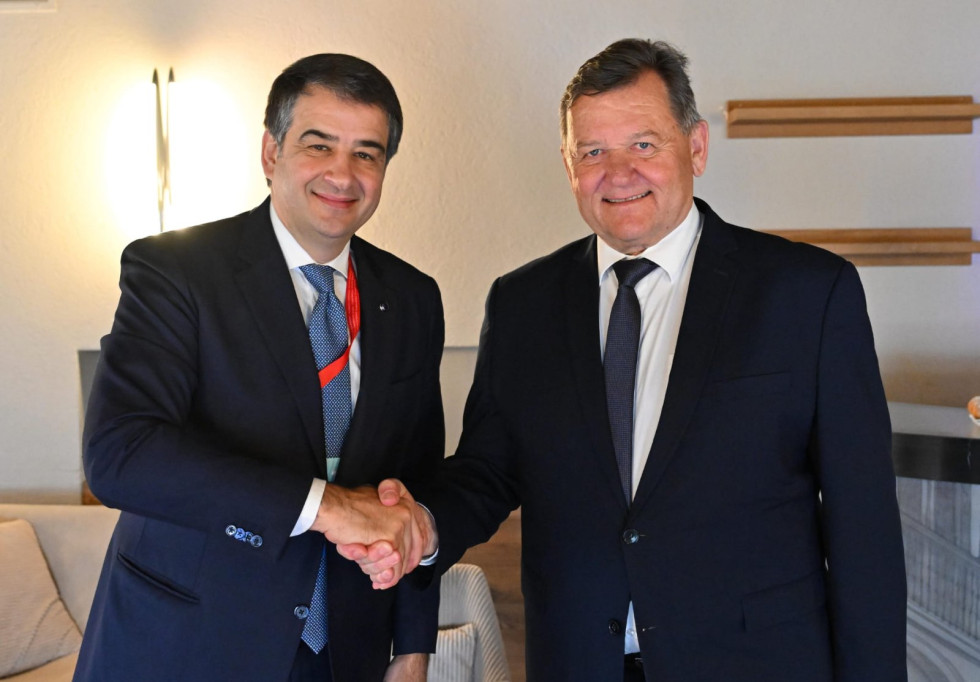 Komisar Fitto in minister Jevšek na dogodku Interreg GO!