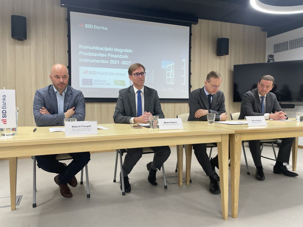 Državni sekretar Koprivc in udeleženci dogodka pri SID.