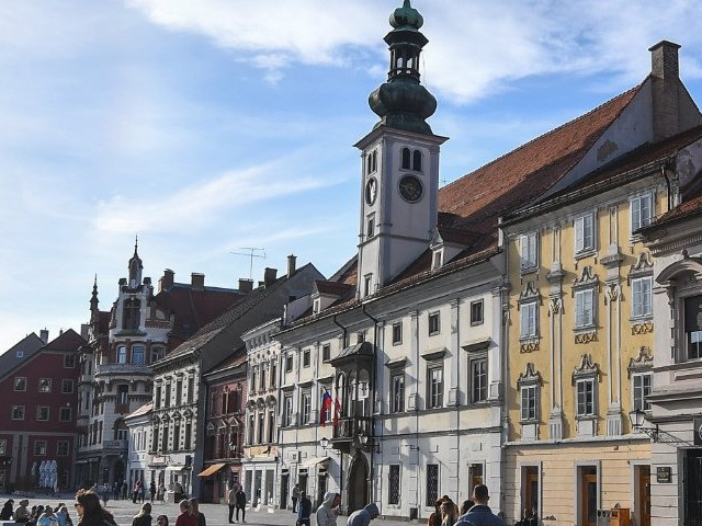 A photograph of the buildings in the square.