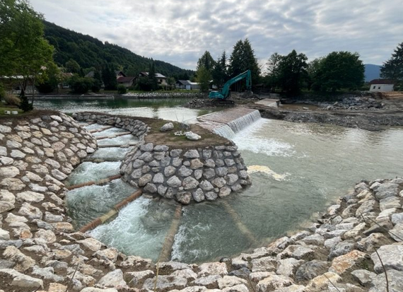 Primer sonaravne sanacije: Savinja na Ljubnem – Mlinarjev jez z Okoninsko strugo – izvedba 2025