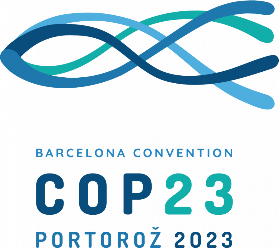 Logotip Barcelonske konvencije - vsaka črta v obliki simbola ribe predstavlja morje, gozdovi in gore 