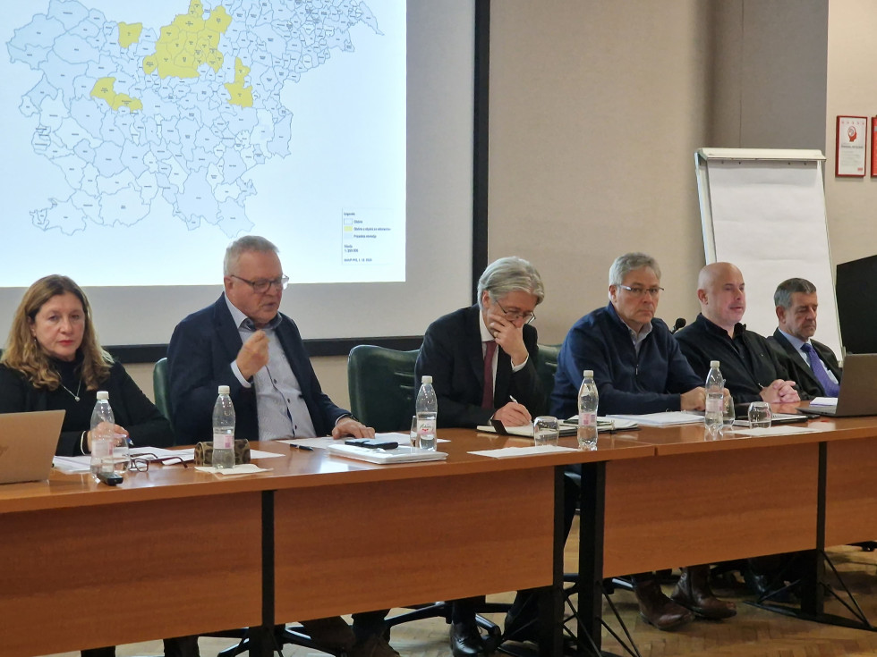 Od leve proti desni:dr. Nataša Bratina, Jože Novak, Boštjan šefic, dr. Blaž Kavčič, Ervin Vivoda 