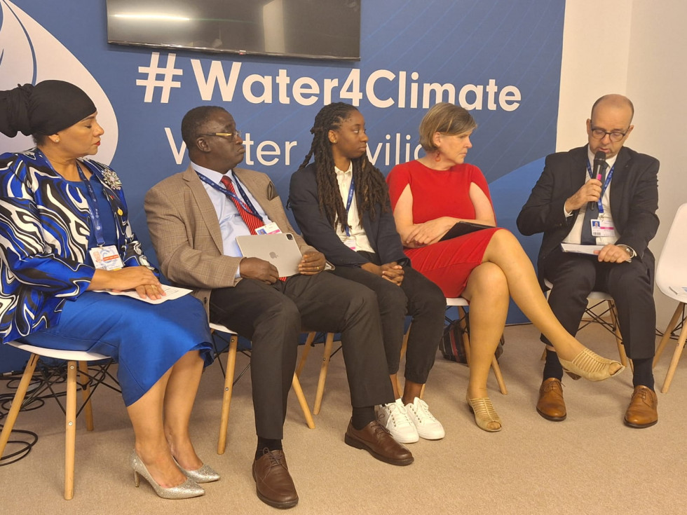 Abdia Mia, malavijska ministrica za vodo, Mohamed Abdel Vetah, visoki komisar senegalske organizacije za razvoj porečja, Yemi Knight, okoljska sociologinja, Meike van Ginneken, vodna odposlanka Kraljevine Nizozemske, dr. Aleš Bizjak