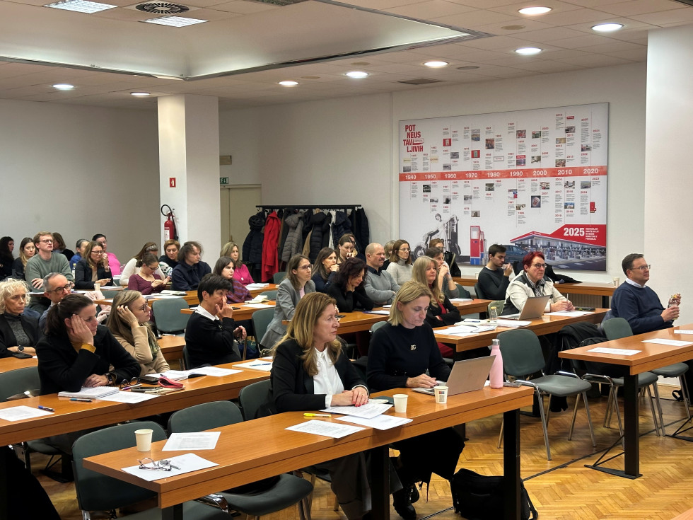 Udeleženci na 7. strokovnem srečanje Direktorata za prostor in graditev, osredotočeno na okoljska poročila in poročila o vplivih na okolje v postopkih celovite presoje vplivov na okolje (CPVO) ter postopkih presoje vplivov na okolje (PVO).