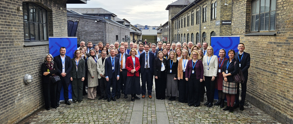 Skupna fotografija  delovnem sestanku in zasedanju generalnih direktoric in direktorjev, pristojnih za urbani razvoj ter teritorialno kohezijo