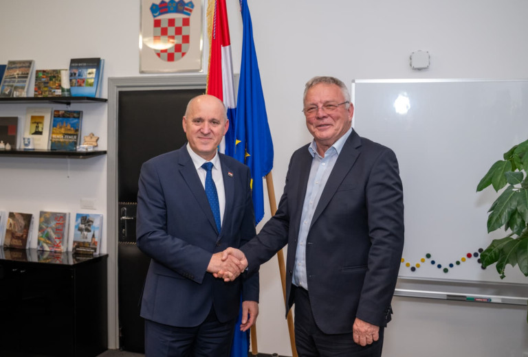 Minister Novak na delovnem obisku pri hrvaškem podpredsedniku vlade in ministru Bačiću