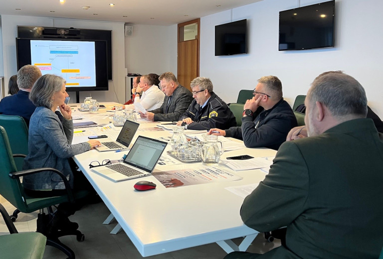 Krepimo preventivo in ukrepanje v primeru srečanj z velikimi zvermi