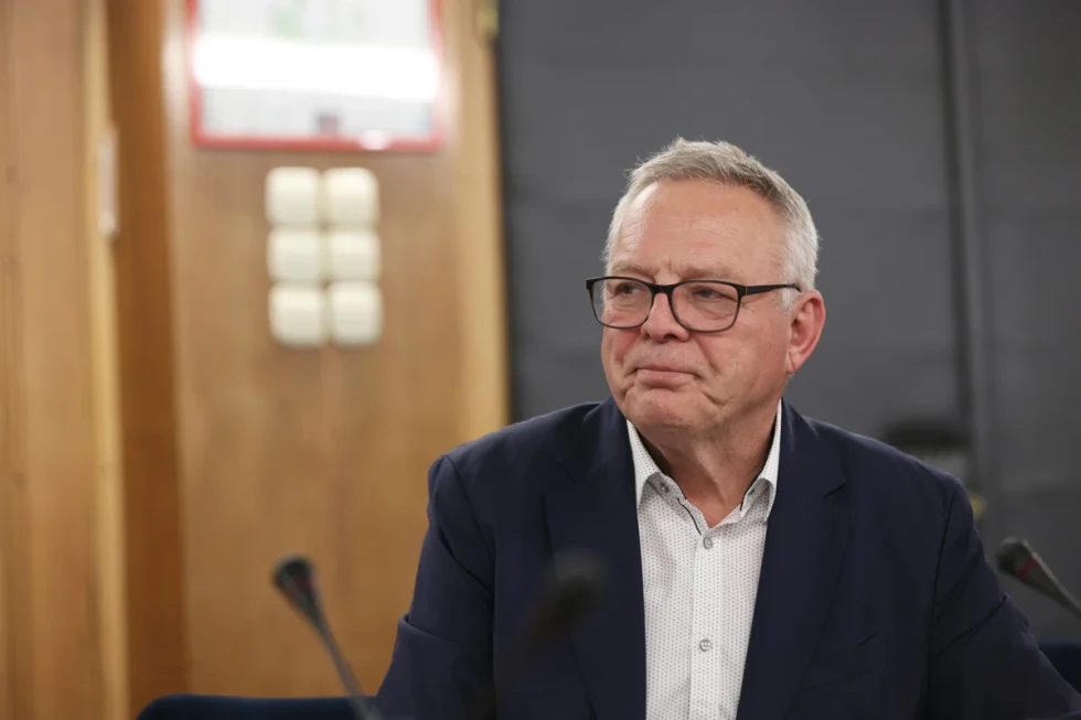 Minister za govorniško mizo 