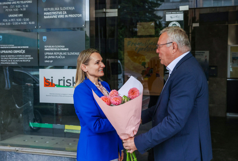 Ministrica mag. Rifelj prevzela posle na Ministrstvu za okolje in prostor 