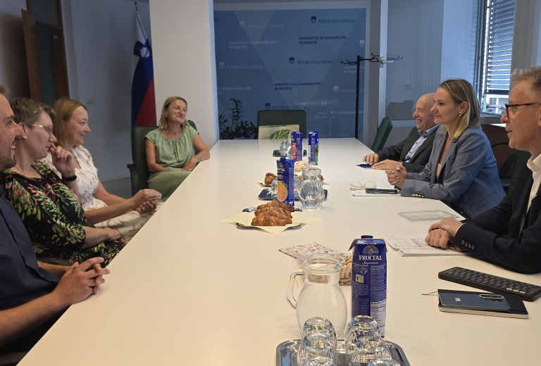 Ministrica sprejela ekipo, ki je prispevala k uspešni obrambi Slovenije v investicijski arbitraži