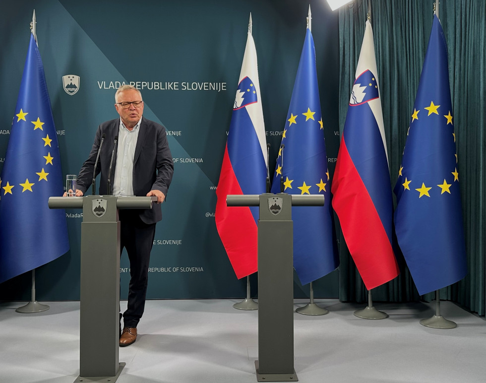 Minister na novinarski konferenci po seji Vlade 