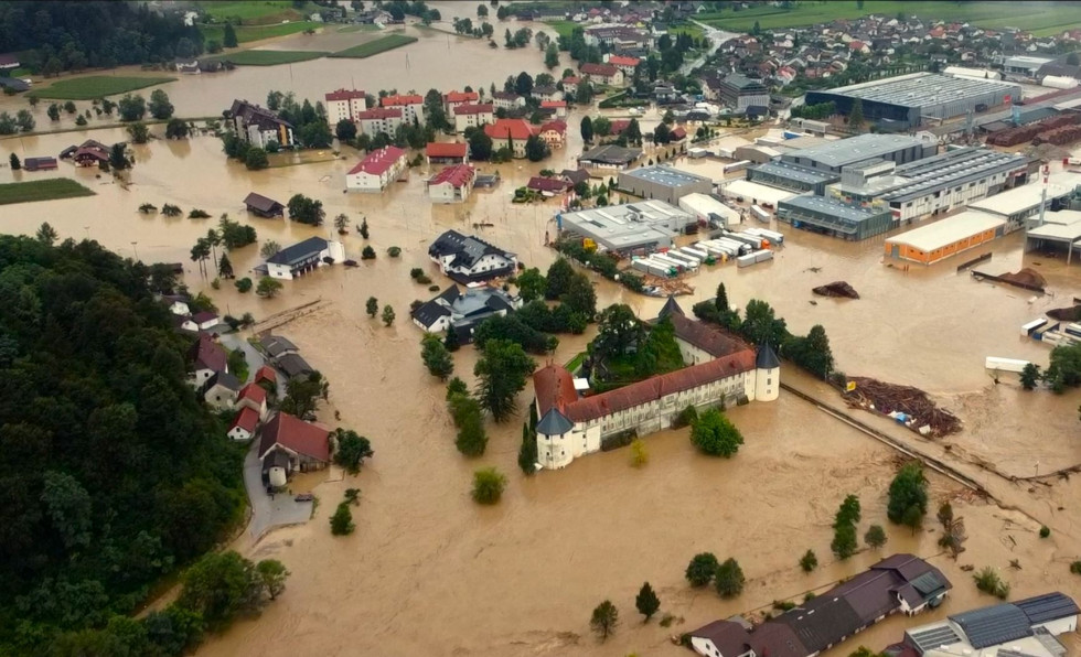 Prikaz poplavljene Slovenije 