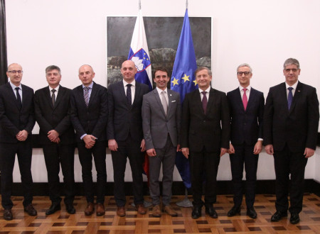 Nekateri ministri, podpisniki dogovora s predsednikom Smučarske zveze Slovenije Francijem Petkom