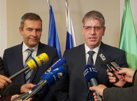 Minister za notranje zadeve Boštjan Poklukar in župan Občine Krško Miran Stanko sta po srečanju podala izjavo za javnost