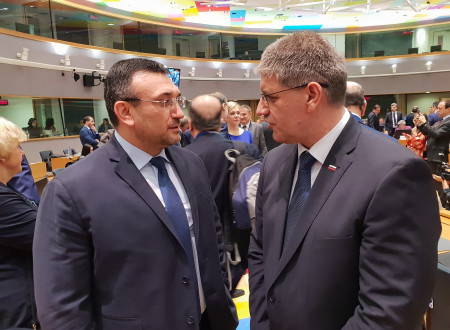 Minister Poklukar se pogovarja z bolgarskim kolegom Mladenom Marinovim