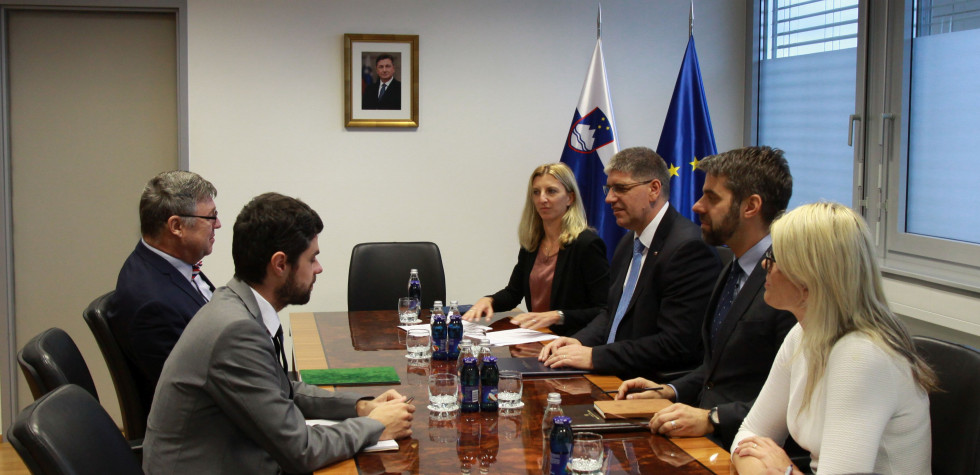 Pogovor za mizo med delegacijo Ministrstva za notranje zadeve in Veleposlaništva Češke