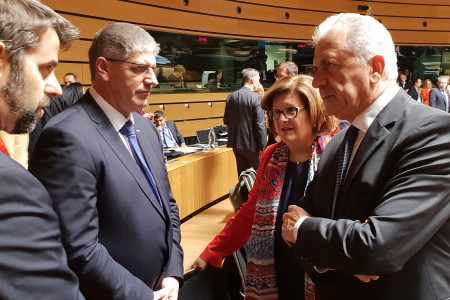 Minister Poklukar se pogovarja z evropskim komisarjem Avramopoulosom