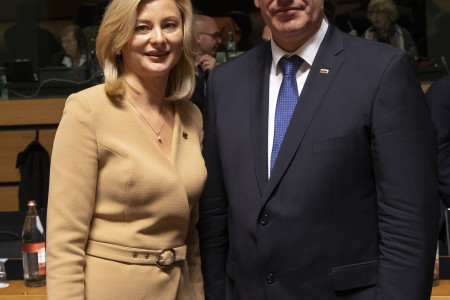 Minister Poklukar in litvanska ministrica stojita